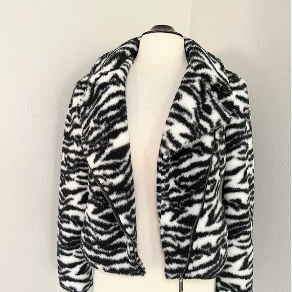 Sanctuary Abstract Moto Jacket Textured Tiger Teddy Fleece Black and White Small - Picture 3 of 8